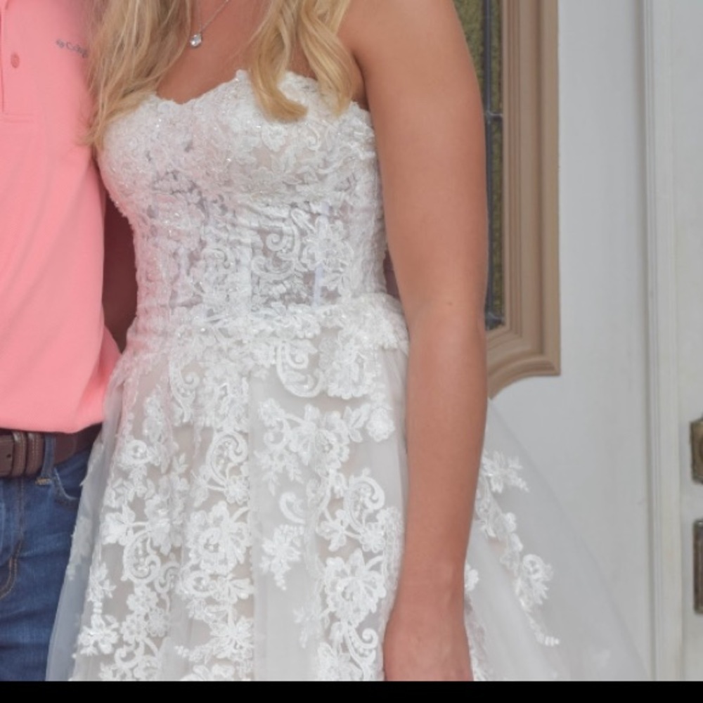 A Line wedding dress - Picture 3 of 12